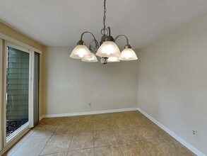 4569 S Landing Dr in Marietta, GA - Foto de edificio - Building Photo