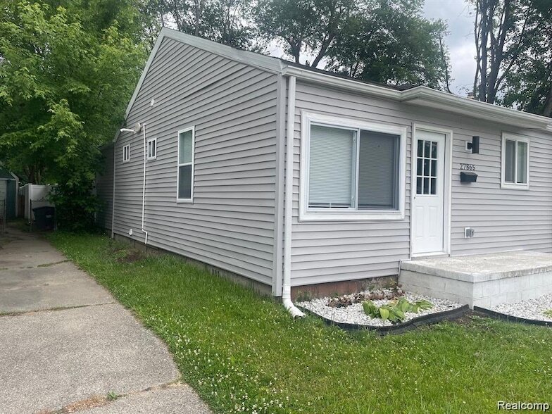 27865 Brettonwoods St in Madison Heights, MI - Building Photo