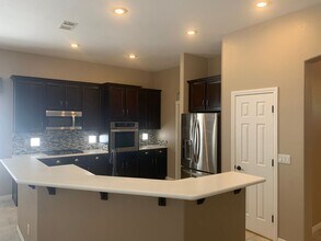 801 Cypress Meadows Ln in Las Vegas, NV - Building Photo - Building Photo