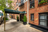 321 E 54th St in New York, NY - Building Photo - Building Photo