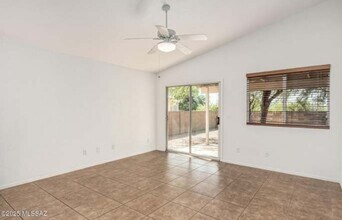 1989 W Cholla Vista Dr in Tucson, AZ - Building Photo - Building Photo