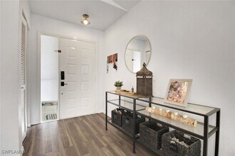 3342 Timberwood Cir in Naples, FL - Foto de edificio - Building Photo