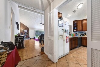 2215 Saradon Dr in Sugar Land, TX - Building Photo - Building Photo