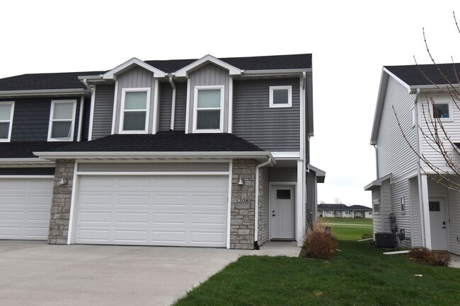 property at 1208 S Linn St