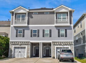 1428 W Ocean View Ave in Norfolk, VA - Building Photo