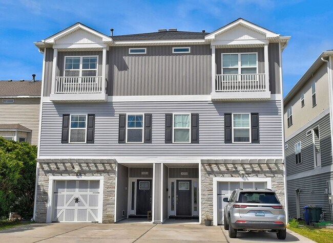 property at 1428 W Ocean View Ave