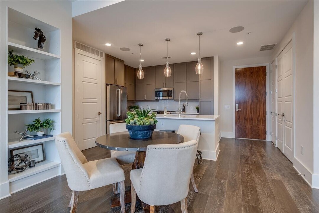 20 Rutledge St in Nashville, TN - Building Photo