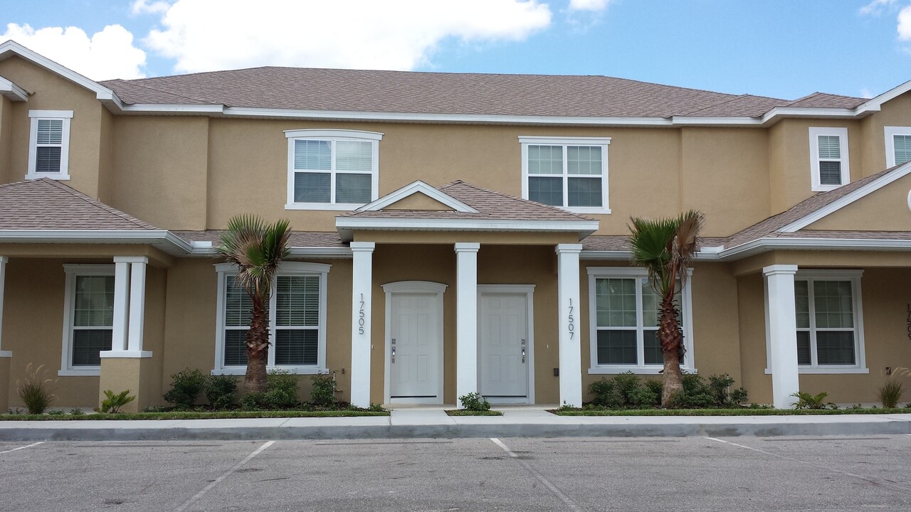 17505 Placidity Ave in Clermont, FL - Foto de edificio