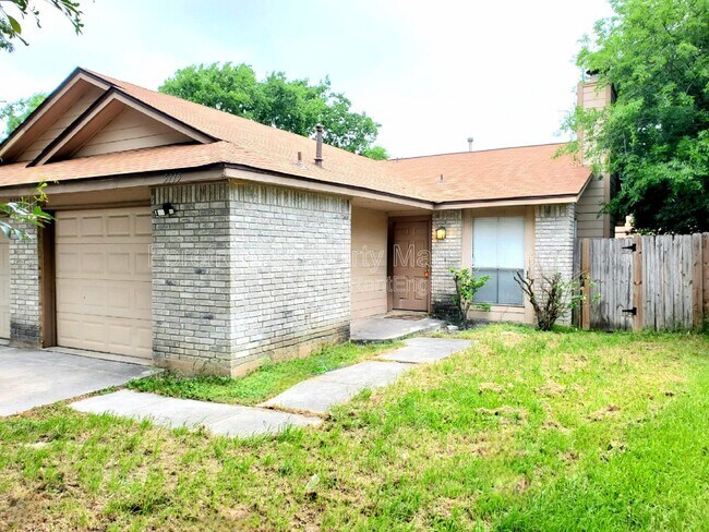 5715 Lochmoor in San Antonio, TX - Building Photo - Building Photo