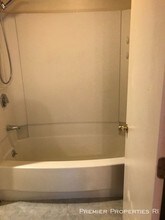 166 Newland Ave-Unit -Unit 6 in Woonsocket, RI - Building Photo - Building Photo