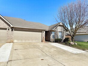 1050 Wild Ivy Trail in Franklin, IN - Building Photo - Building Photo