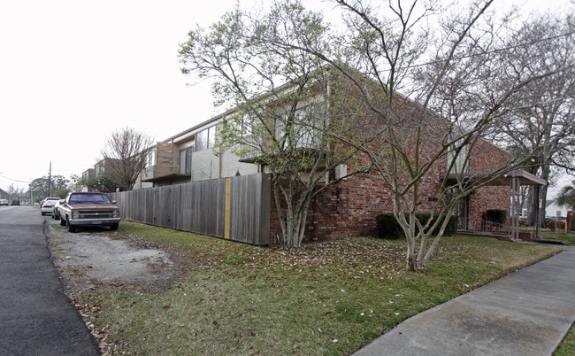 300 Ridgelake Dr in Metairie, LA - Building Photo - Building Photo