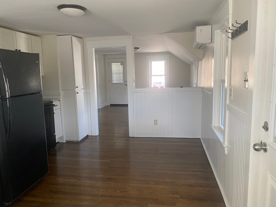 5 Snell St in Sturbridge, MA - Building Photo
