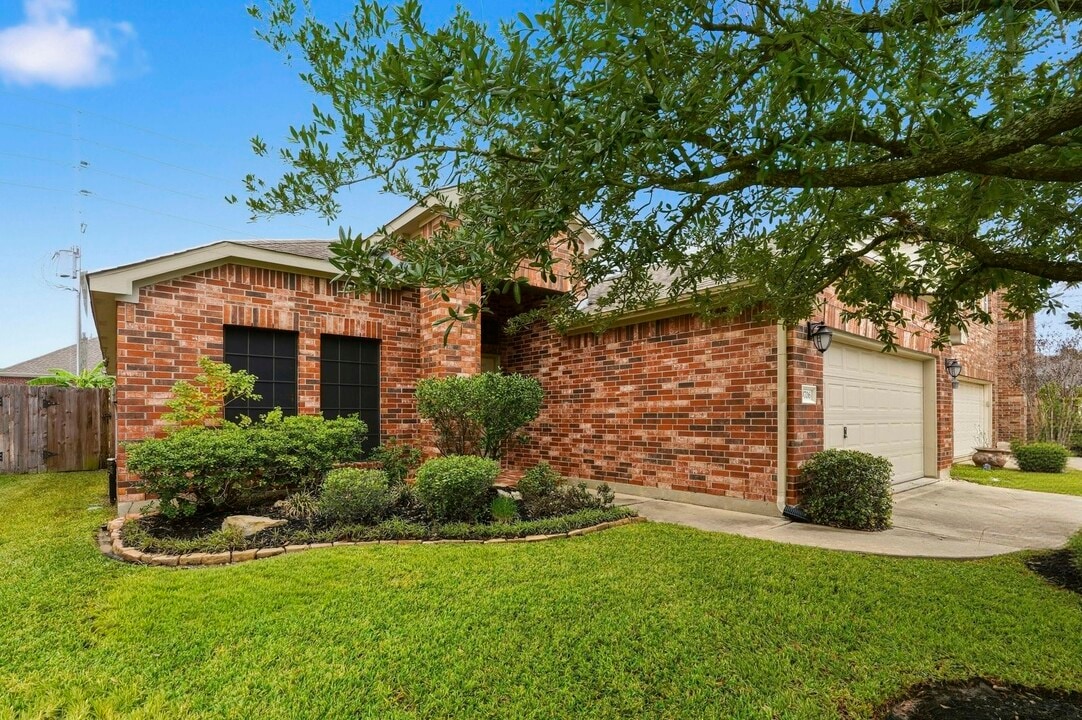 9706 Gold Rush Springs Dr in Tomball, TX - Building Photo