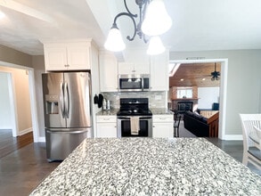 91 Bertrose Ave in Milford, CT - Foto de edificio - Building Photo