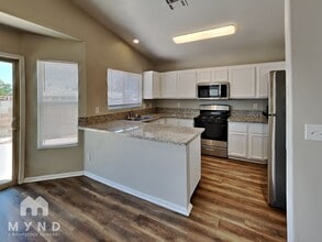 8020 Tulum Ct in Las Vegas, NV - Building Photo - Building Photo