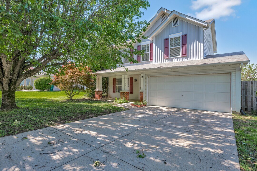 7109 Commonwealth Cir in Nashville, TN - Building Photo
