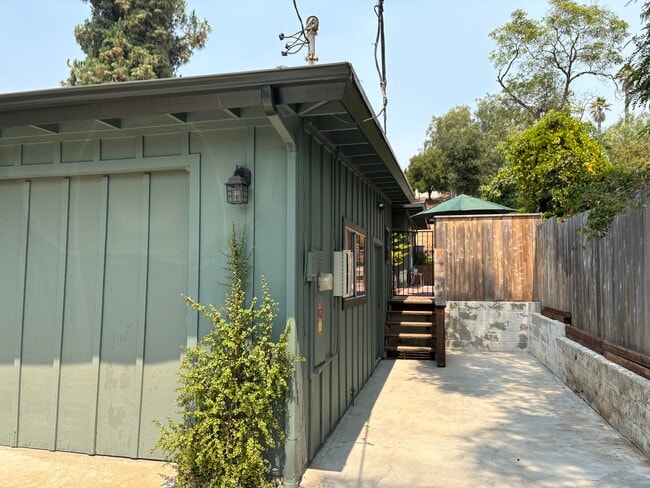 2182 Foothill Dr, Unit studio