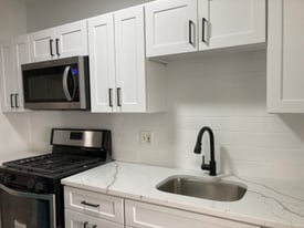 102 Evergreen St, Unit 1F in Bayonne, NJ - Building Photo