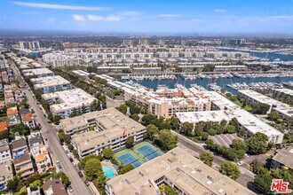306 Bora Bora Way in Marina Del Rey, CA - Building Photo - Building Photo