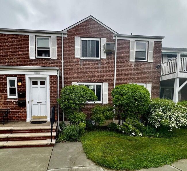property at 72-19 Little Neck Pkwy
