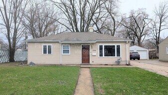 302 St Jude Ave in Joliet, IL - Building Photo