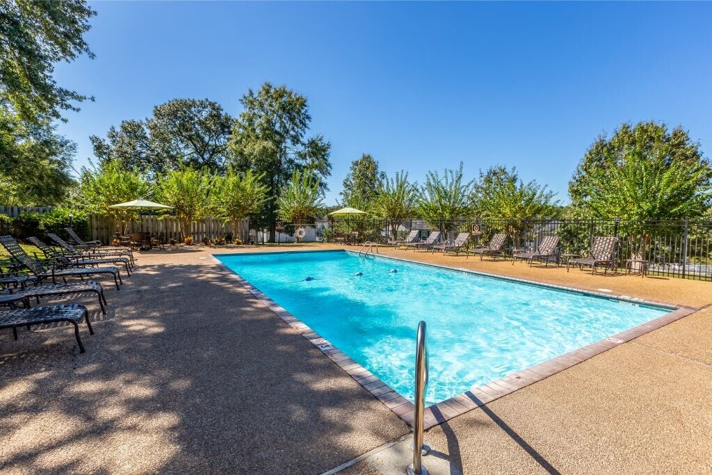 Parklane Apartment Homes MS Apartments