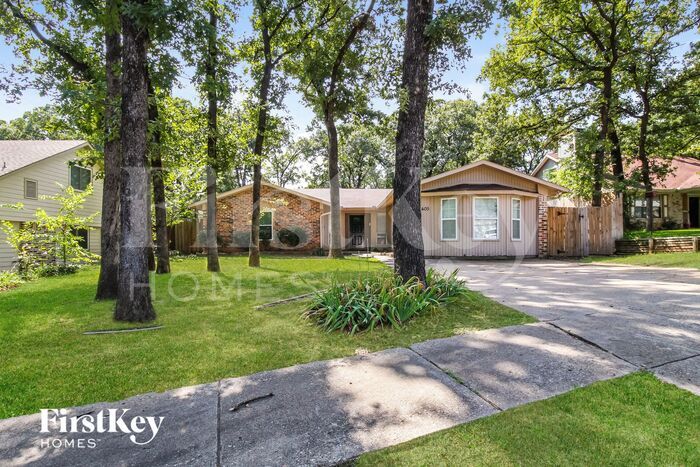 405 Lone Oak Cir in Euless, TX - Building Photo