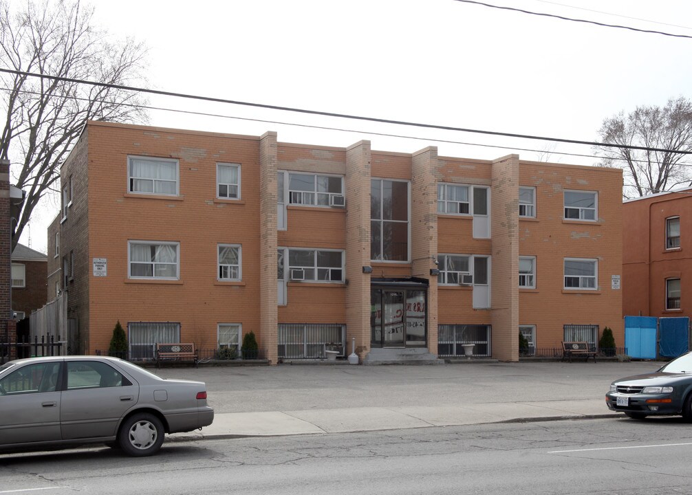 1240 Weston Rd in Toronto, ON - Building Photo