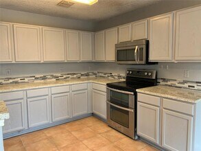 10141 Chapel Rock Dr in Fort Worth, TX - Building Photo - Building Photo