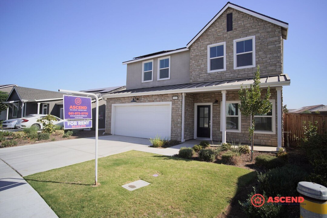 3320 Rustic Woods Ln in Shafter, CA - Building Photo