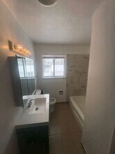 3406 N Missouri Ave-Unit -Unit B in Peoria, IL - Building Photo - Building Photo