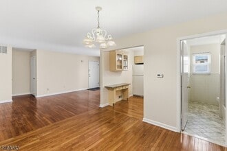 1201 Normandy Ct in Flemington, NJ - Foto de edificio - Building Photo