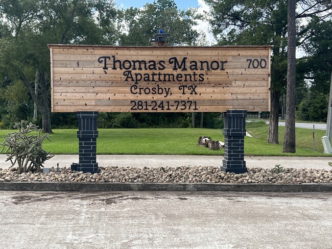 Thomas Manor Apartments in Crosby, TX - Foto de edificio - Building Photo