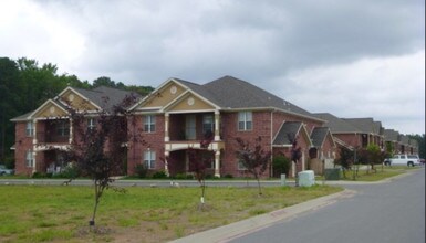 Sunset Place Apartments in Redfield, AR - Building Photo - Building Photo