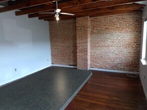 917 S Hanover St, Unit 3rd Floor in Baltimore, MD - Building Photo - Building Photo