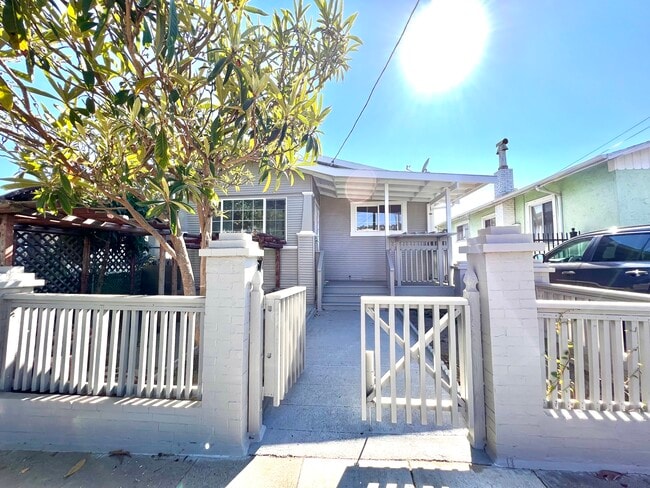 4107 Redding St in Oakland, CA - Building Photo - Building Photo