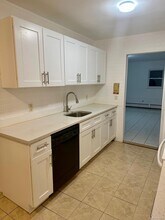 10 Chaucer Ct in Middletown, NY - Building Photo - Building Photo