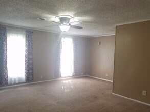 703 W 4th St in Pittsburg, KS - Building Photo - Building Photo