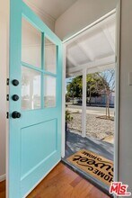 7236 Encino Ave in Los Angeles, CA - Building Photo - Building Photo