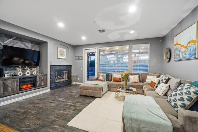 1107 Shadowcrest Ln in Fallbrook, CA - Building Photo - Building Photo