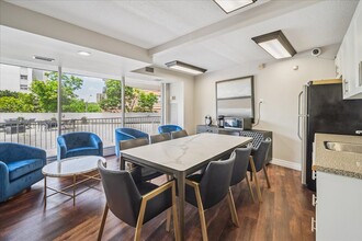 John Street Apartments in Oakville, ON - Building Photo - Building Photo