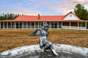 10049 Meleen Dr in Faulkner, MD - Building Photo