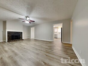 285 Fireside Way in Fairburn, GA - Foto de edificio - Building Photo