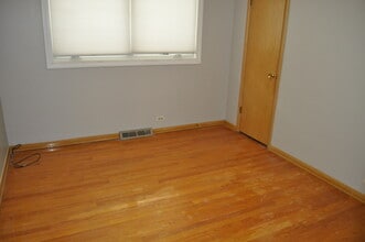 7301 W Roscoe St in Chicago, IL - Building Photo - Building Photo