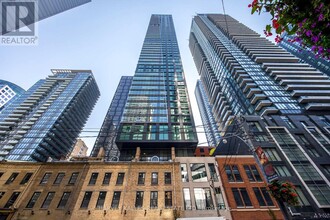327-3327 King St W in Toronto, ON - Building Photo - Building Photo