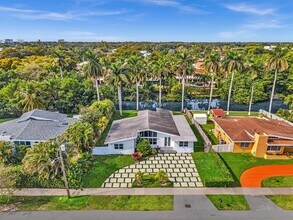 20120 NE 25th Ct in Miami, FL - Building Photo - Building Photo