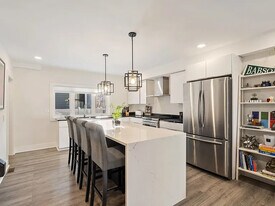 169 W 9th St, Unit Single Family in Boston, MA - Building Photo