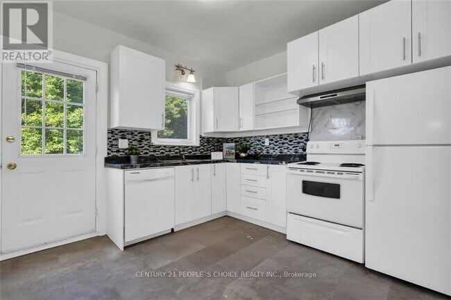 746 King St W in Hamilton, ON - Building Photo - Building Photo