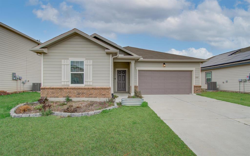 1029 Long Bay Ct in Brookshire, TX - Building Photo